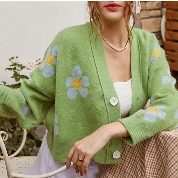 Short Loose V Neck Cardigan - Picture 6 of 6